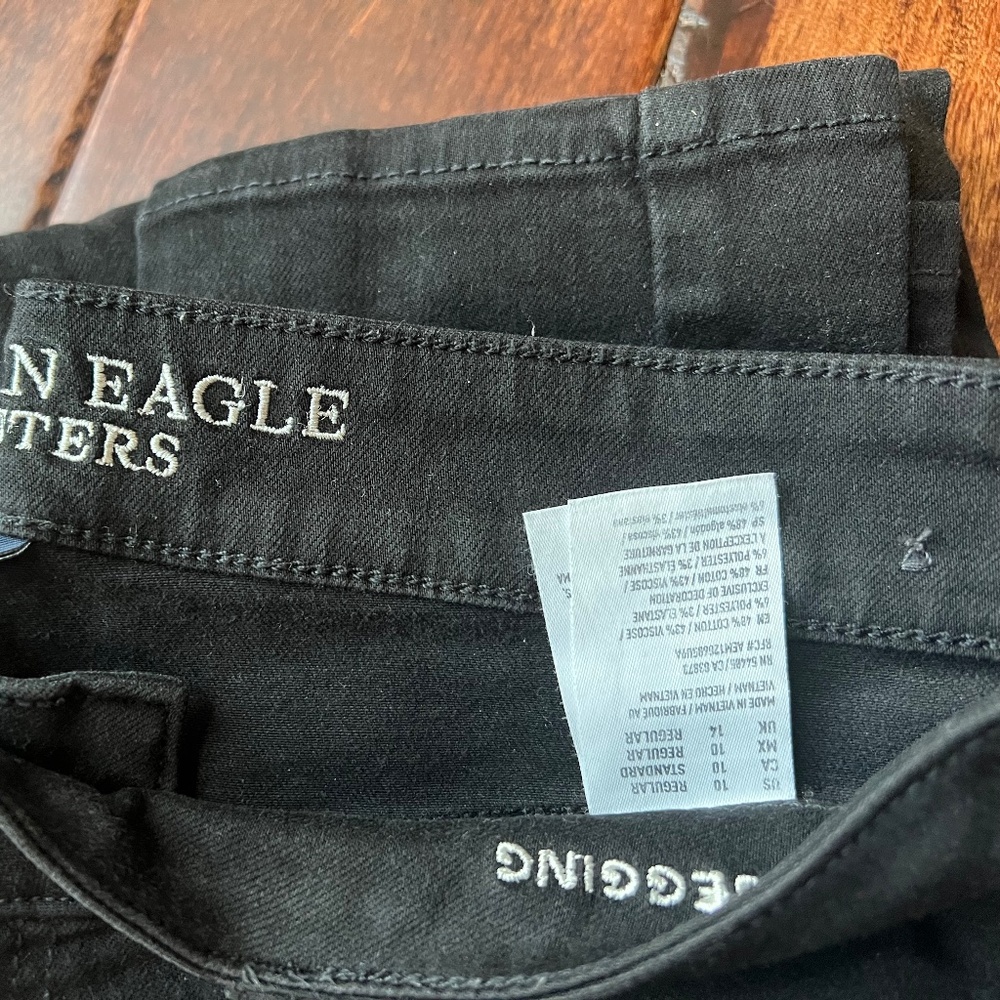 American Eagle Distressed Jegging - Picture 2 of 2